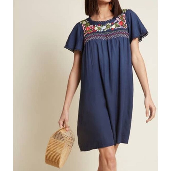 ModCloth Peace & Lovely Floral Embroidered Shift Dress Short Sleeve Size Medium - Picture 1 of 8